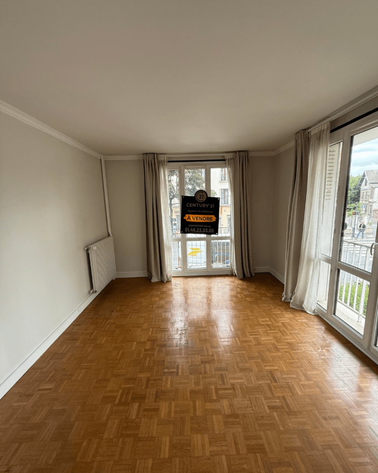 Salon d’un appartement T3 à Meudon avant rénovation