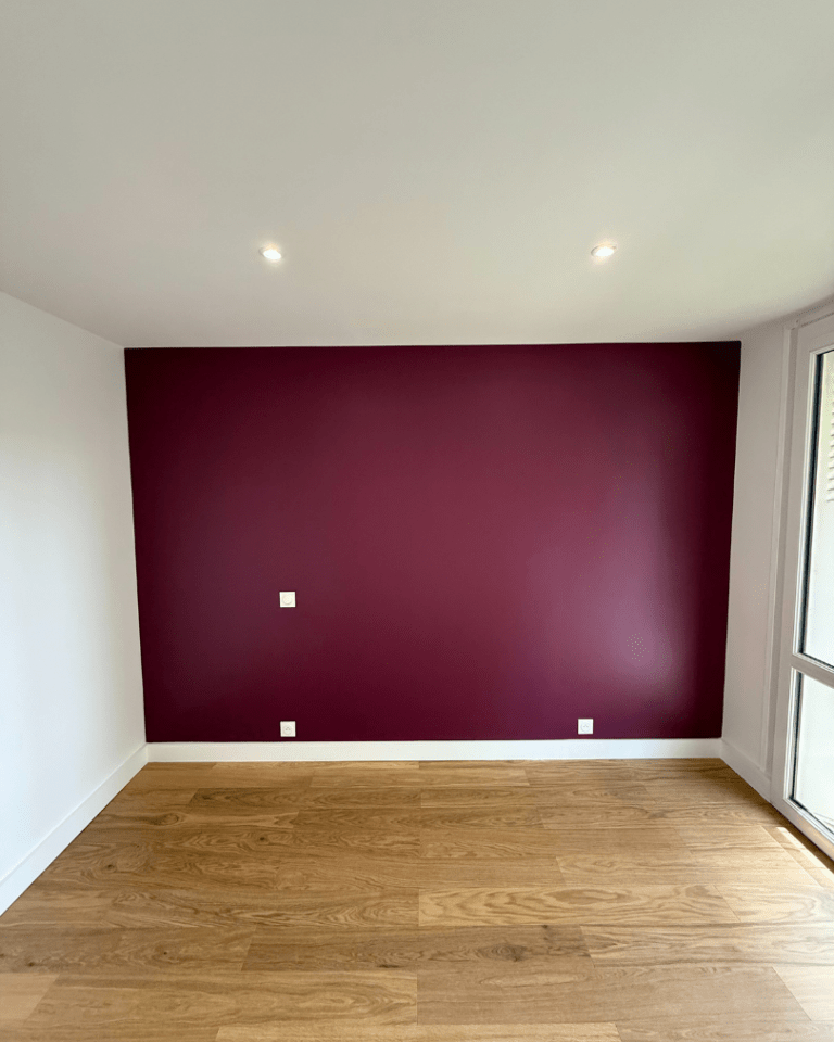 Chambre rénovée d’un T3 à Meudon avec parquet sur mesure et finitions soignées